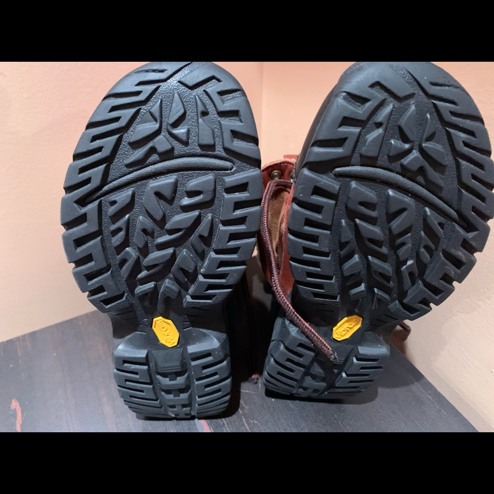 Kids Ugg Leather Boots - Picture 3 of 3